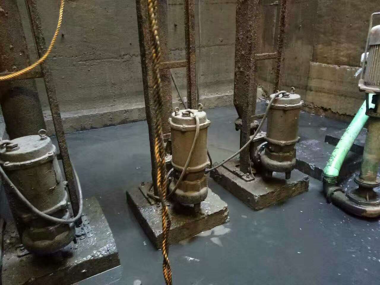 改则污水池清理